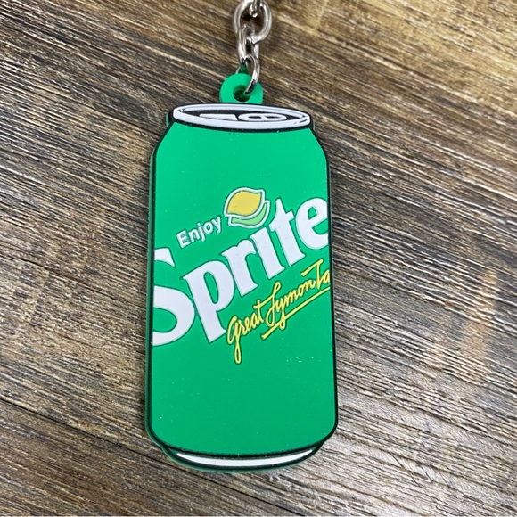 Green Can Keychain‎ - Picture 3 of 6